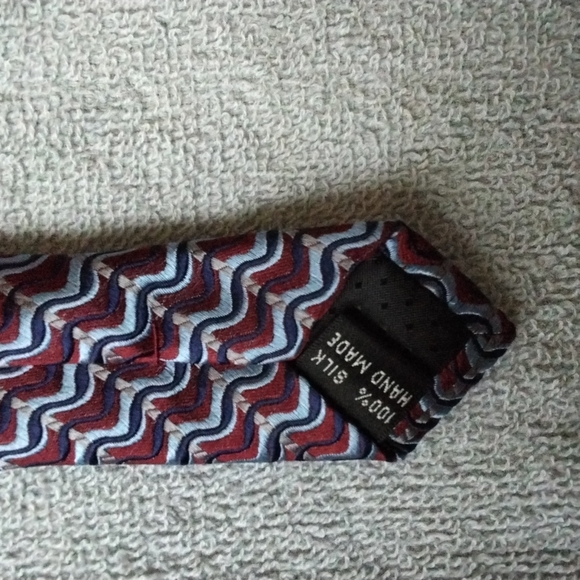 Insignia Martin Wong Mens Tie 100% Silk Red/Blue 59 inch - Picture 4 of 5